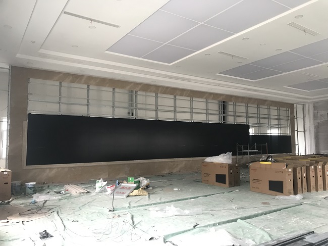 華邦瀛為中潤公司安裝LCD項(xiàng)目現(xiàn)場實(shí)拍圖