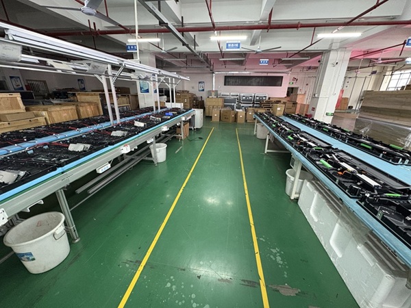 華邦瀛室內(nèi)P2壓鑄鋁箱體LED顯示屏 (1).jpg